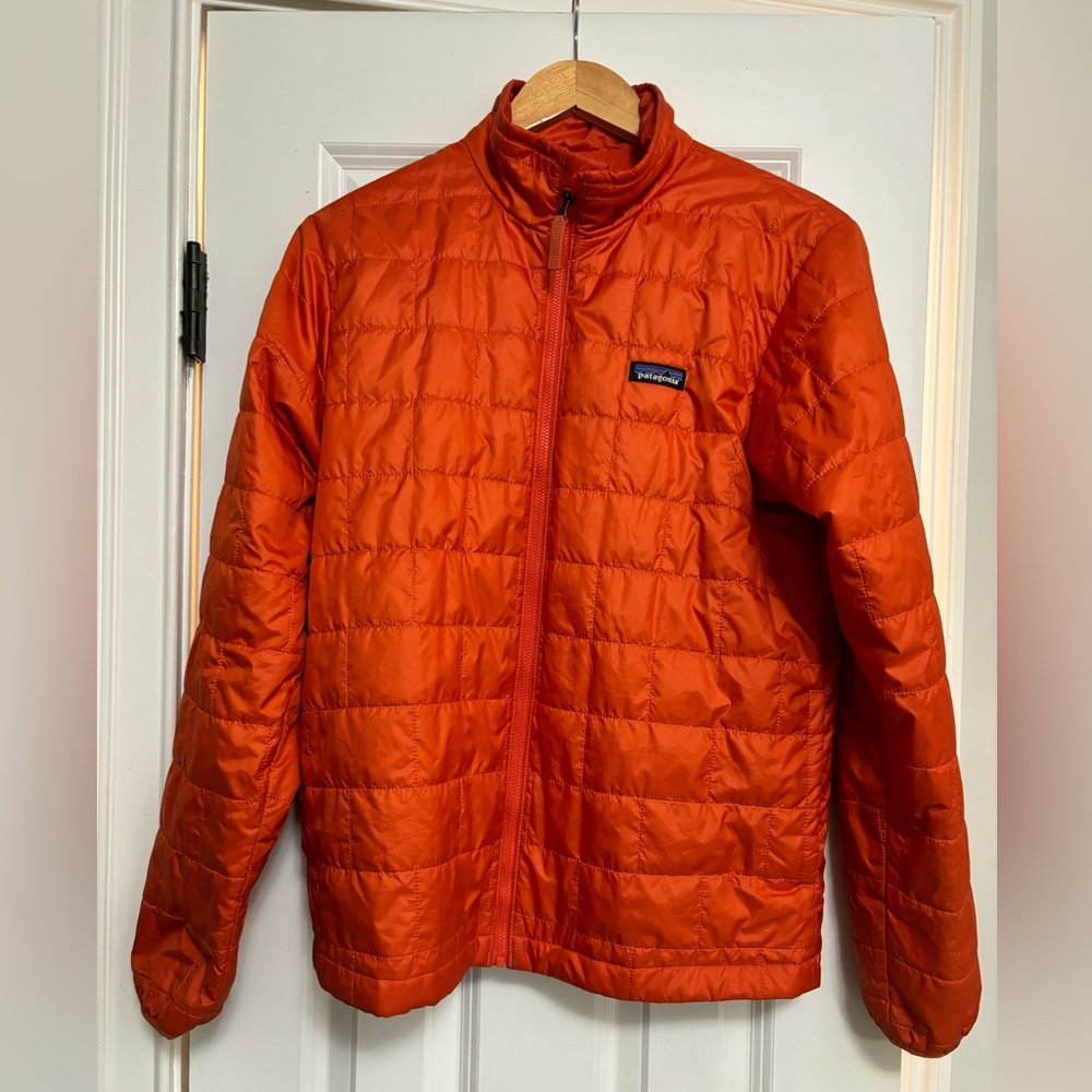 Kids XXL size 16-18 Patagonia zip up thin puffer jacket.